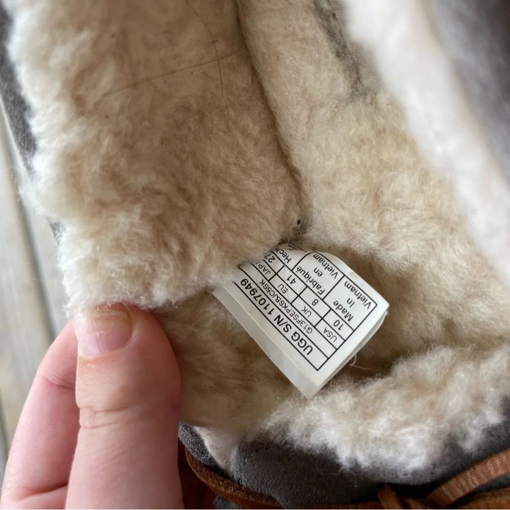 UGG Dakota Slipper. Size US 10. - Picture 14 of 16